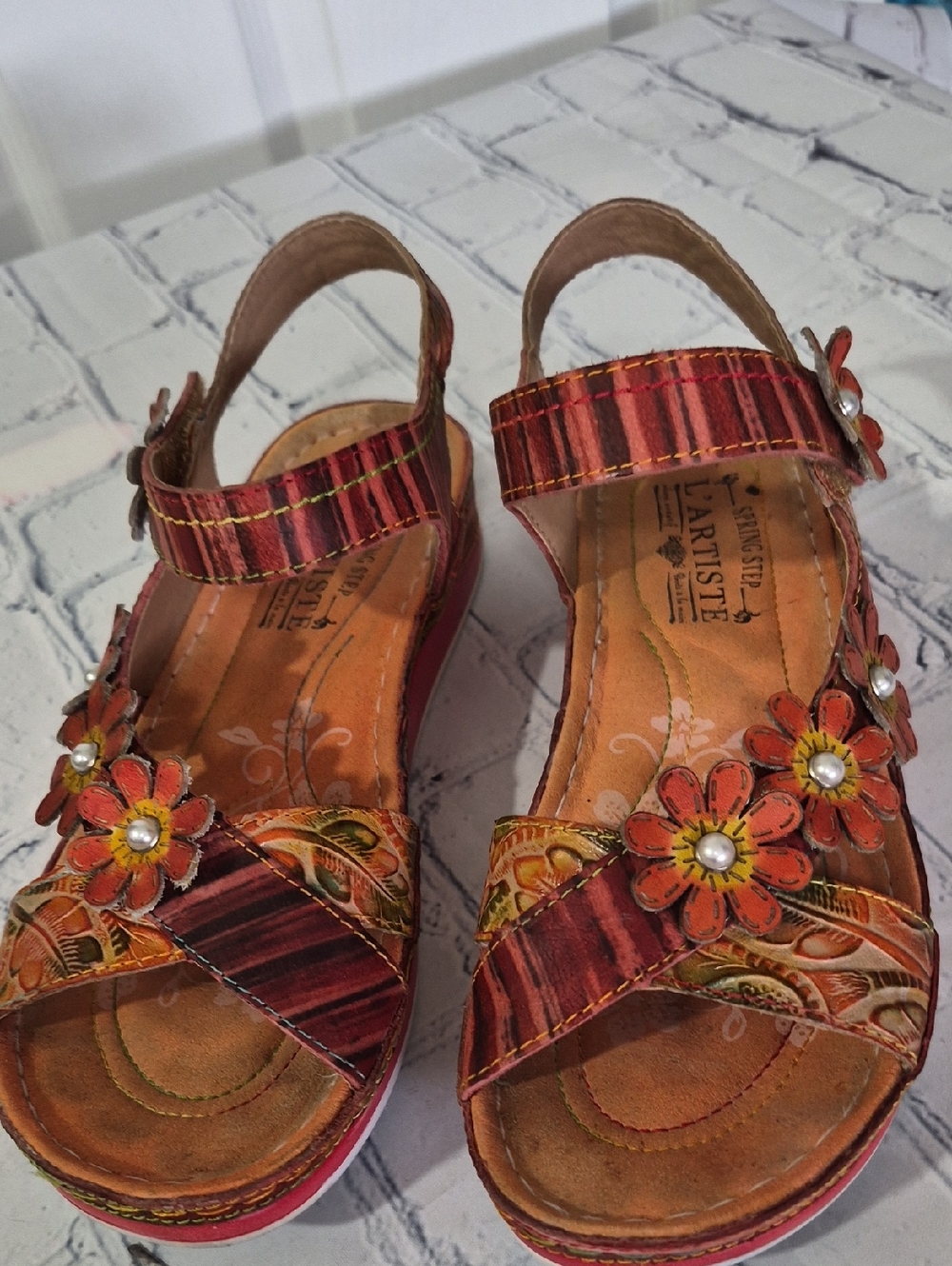 L'ARTISTE Orange Floral Leather Velcro Strap Lightweight Sandals (7.5-8) - Picture 2 of 9